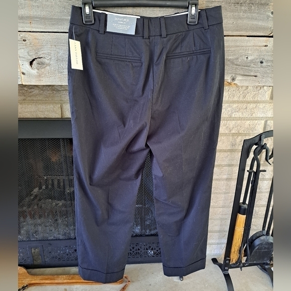 Ann Taylor Pants - Ann Taylor Signature Women's Size 6 Black Cropped Leg Black Pleated NEW Pants